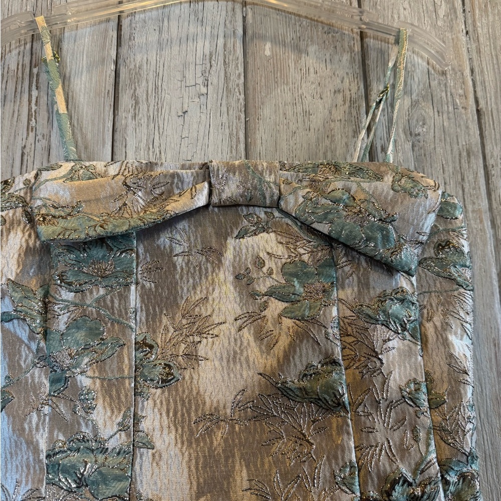 Violet Weekend Straps Floral Jacquard Dress in Champagne and Green - Picture 4 of 7
